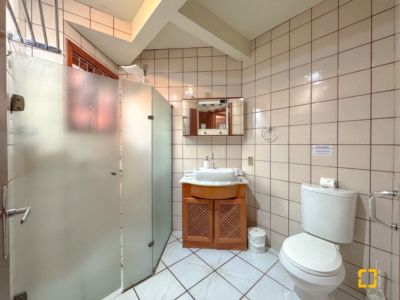 Casa com 551m², 16 quartos (sendo 8 suítes), 6 garagens, no bairro Jurerê Internacional em Florianópolis