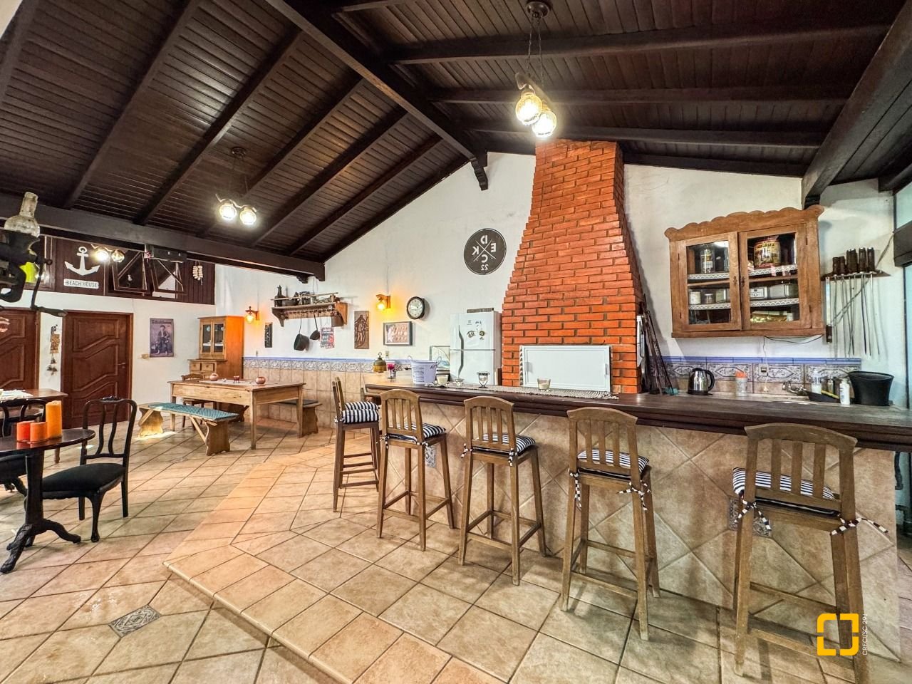 Casa com 551m², 16 quartos (sendo 8 suítes), 6 garagens, no bairro Jurerê Internacional em Florianópolis