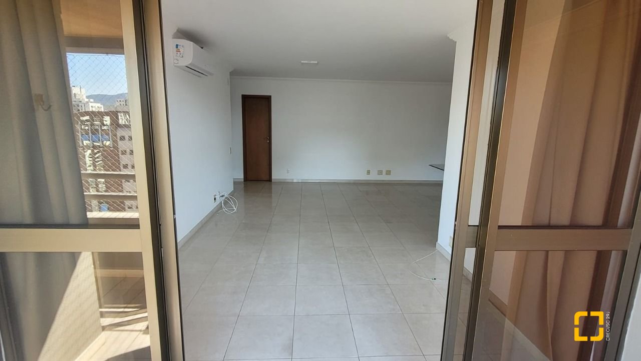 Apartamento com 166m², 6 quartos (sendo 2 suítes), 2 garagens, no bairro Agronômica em Florianópolis