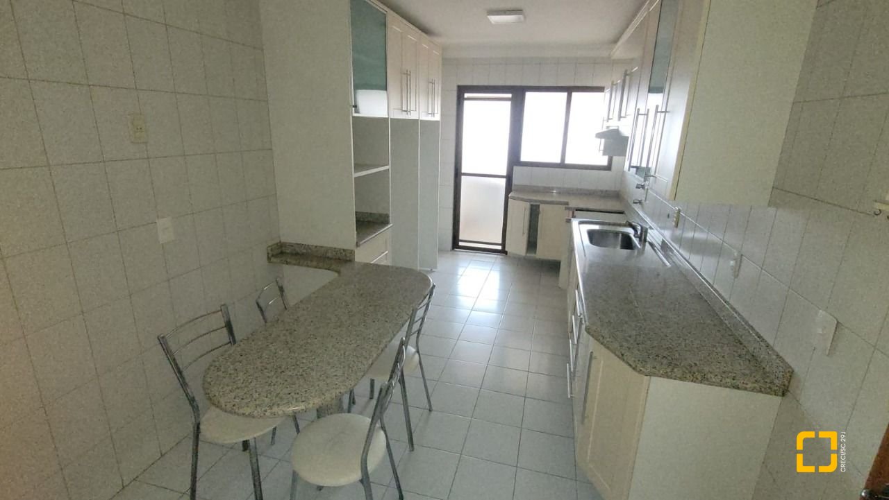 Apartamento com 166m², 6 quartos (sendo 2 suítes), 2 garagens, no bairro Agronômica em Florianópolis
