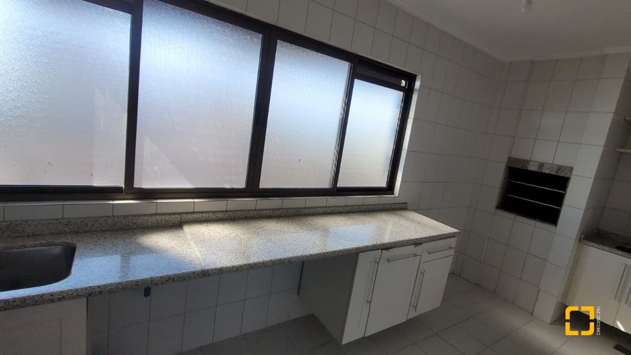 Apartamento com 166m², 6 quartos (sendo 2 suítes), 2 garagens, no bairro Agronômica em Florianópolis