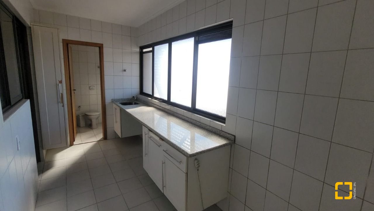 Apartamento com 166m², 6 quartos (sendo 2 suítes), 2 garagens, no bairro Agronômica em Florianópolis