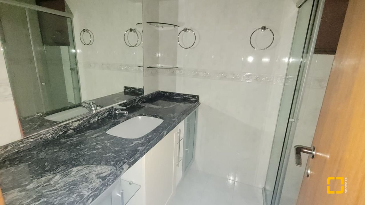 Apartamento com 166m², 6 quartos (sendo 2 suítes), 2 garagens, no bairro Agronômica em Florianópolis