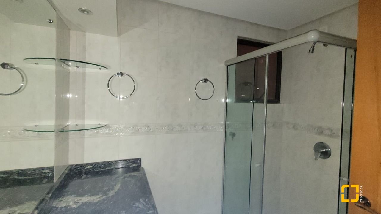 Apartamento com 166m², 6 quartos (sendo 2 suítes), 2 garagens, no bairro Agronômica em Florianópolis