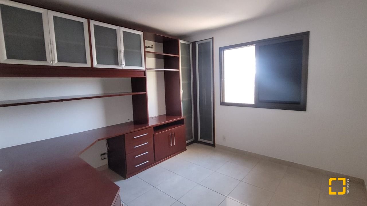 Apartamento com 166m², 6 quartos (sendo 2 suítes), 2 garagens, no bairro Agronômica em Florianópolis