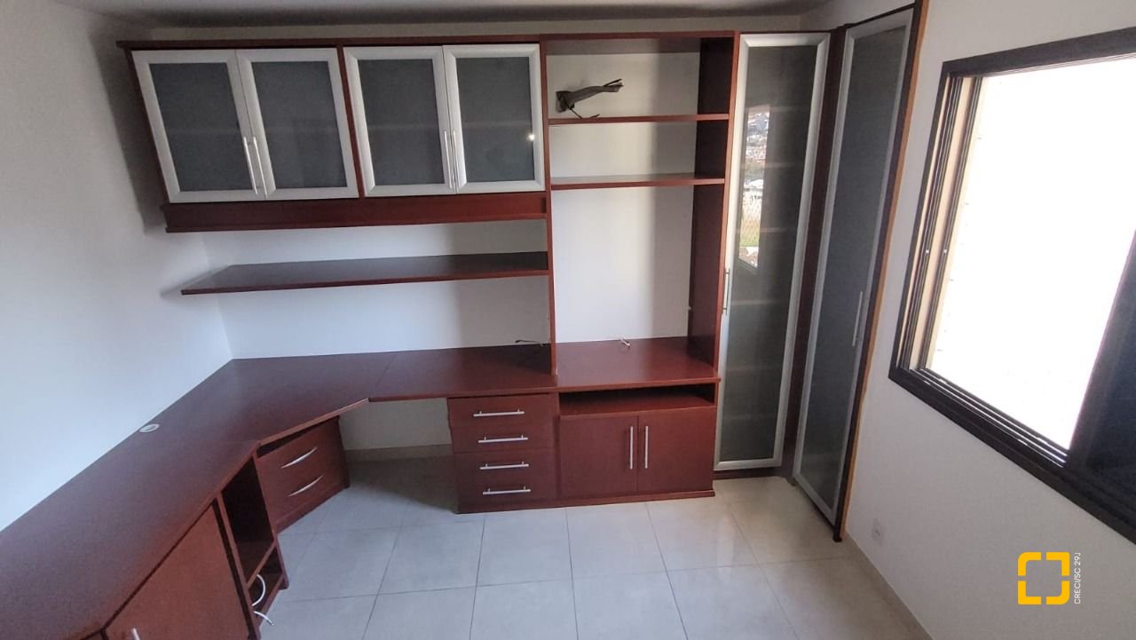 Apartamento com 166m², 6 quartos (sendo 2 suítes), 2 garagens, no bairro Agronômica em Florianópolis