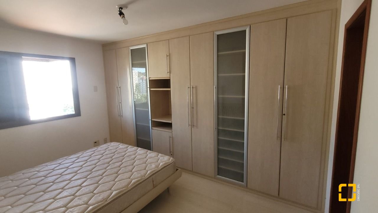 Apartamento com 166m², 6 quartos (sendo 2 suítes), 2 garagens, no bairro Agronômica em Florianópolis