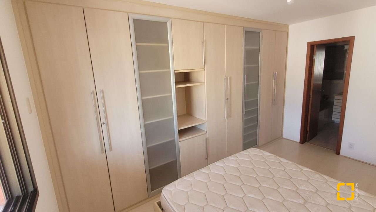 Apartamento com 166m², 6 quartos (sendo 2 suítes), 2 garagens, no bairro Agronômica em Florianópolis