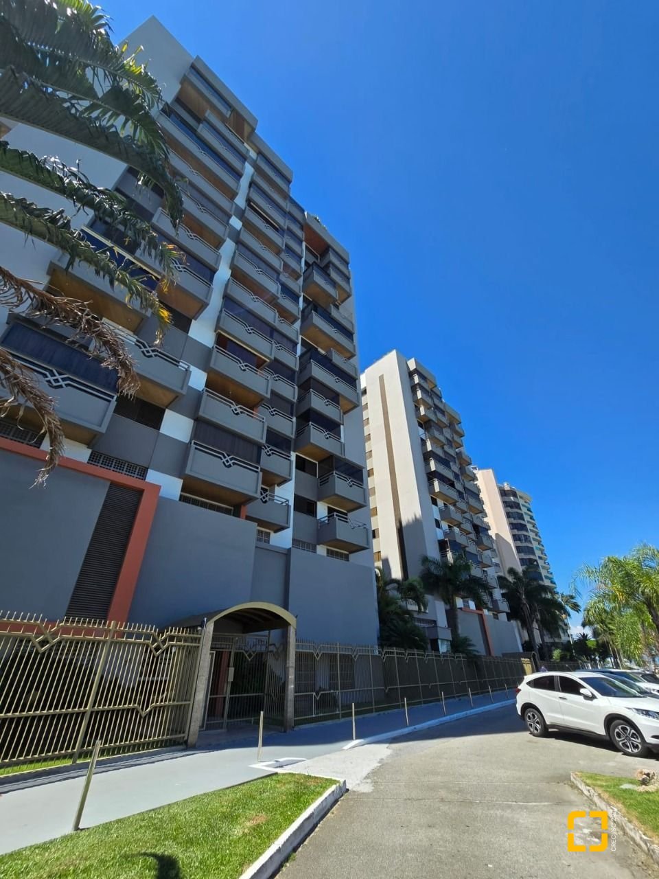 Apartamento com 166m², 6 quartos (sendo 2 suítes), 2 garagens, no bairro Agronômica em Florianópolis