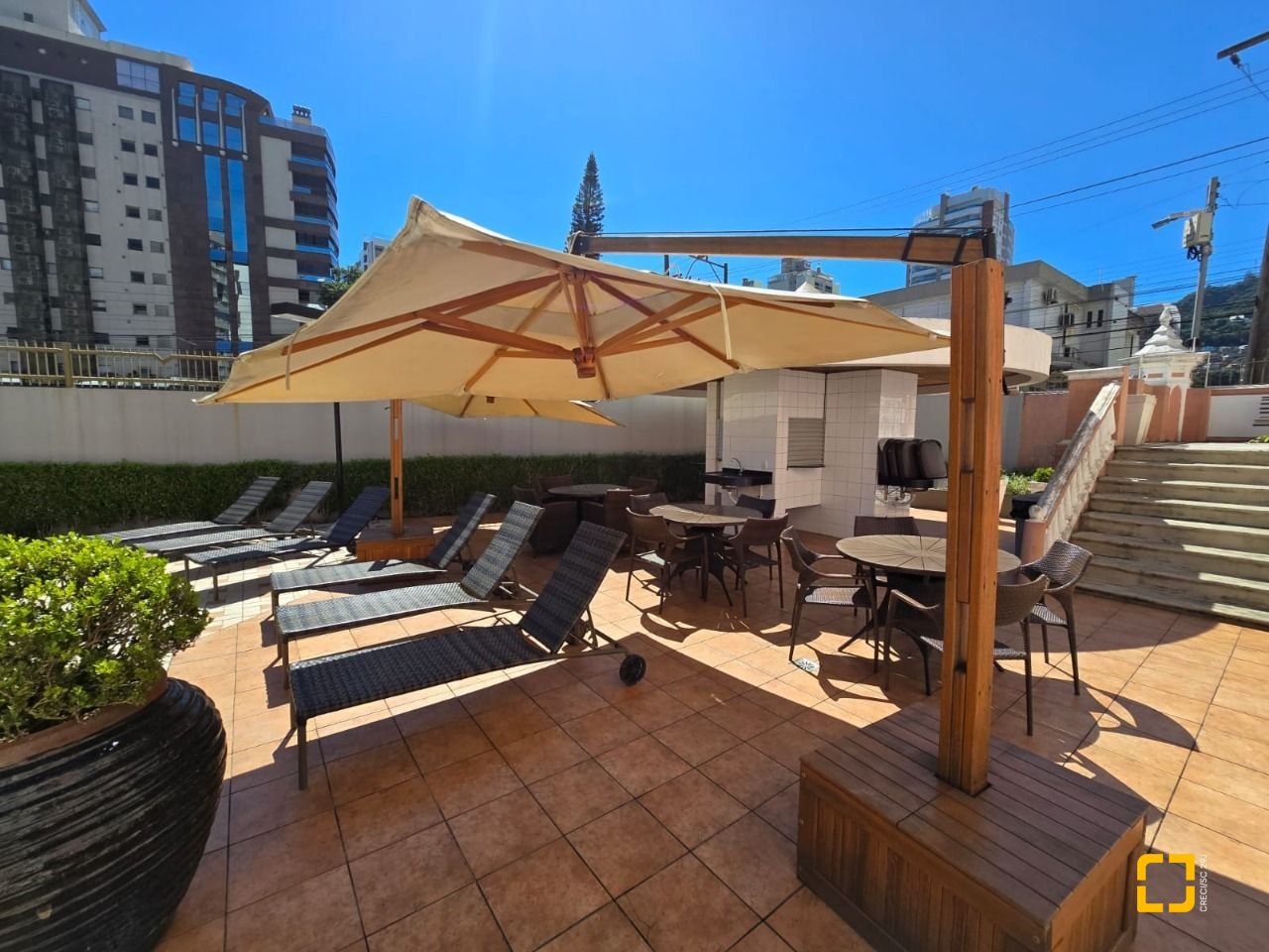Apartamento com 166m², 6 quartos (sendo 2 suítes), 2 garagens, no bairro Agronômica em Florianópolis