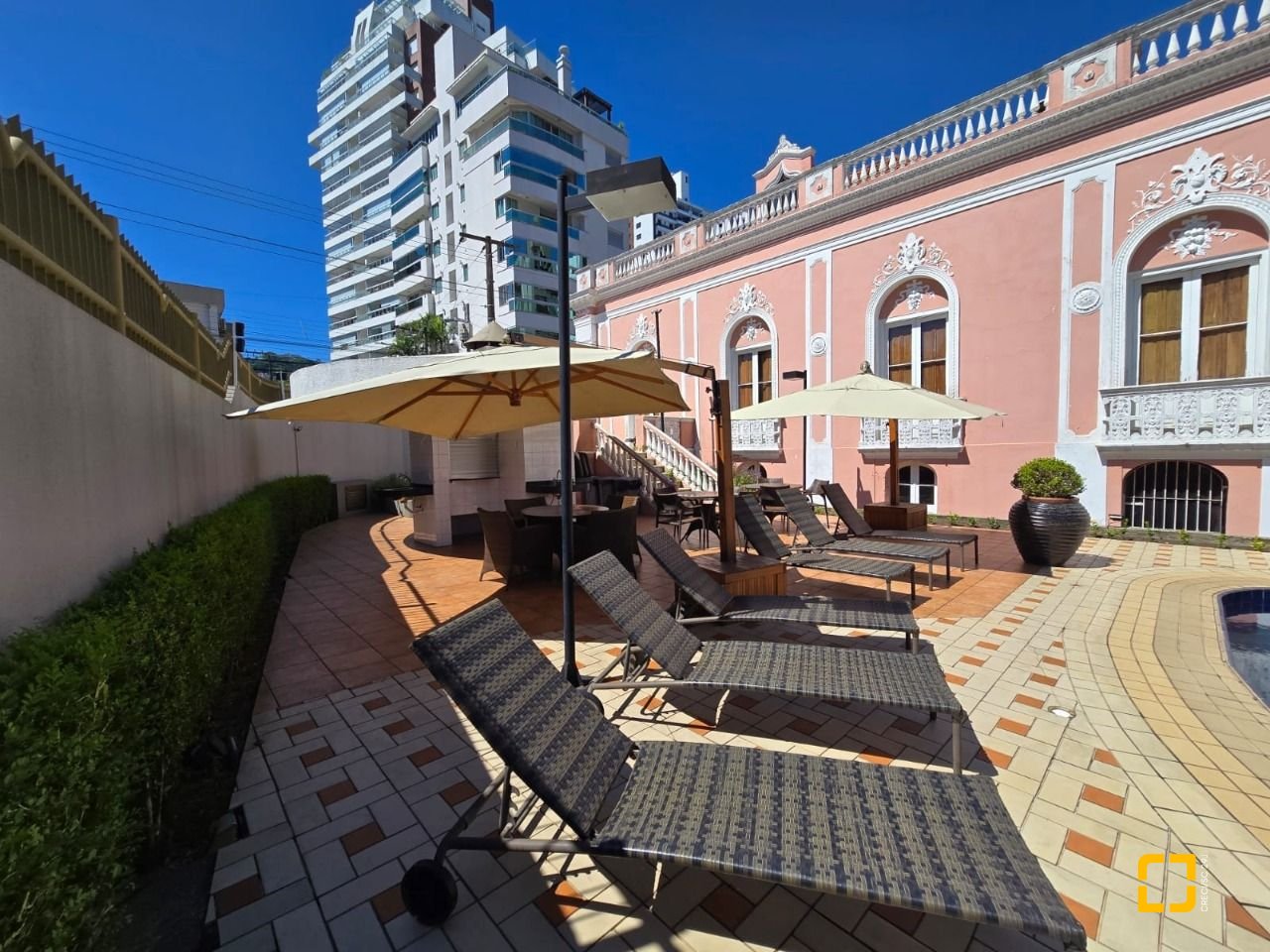 Apartamento com 166m², 6 quartos (sendo 2 suítes), 2 garagens, no bairro Agronômica em Florianópolis