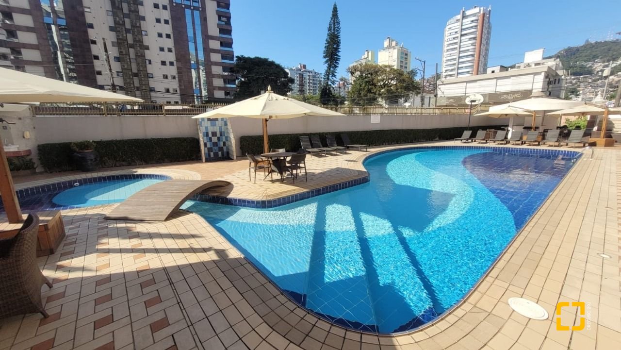 Apartamento com 166m², 6 quartos (sendo 2 suítes), 2 garagens, no bairro Agronômica em Florianópolis