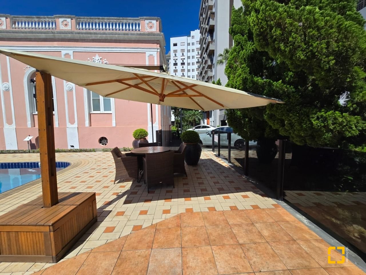 Apartamento com 166m², 6 quartos (sendo 2 suítes), 2 garagens, no bairro Agronômica em Florianópolis