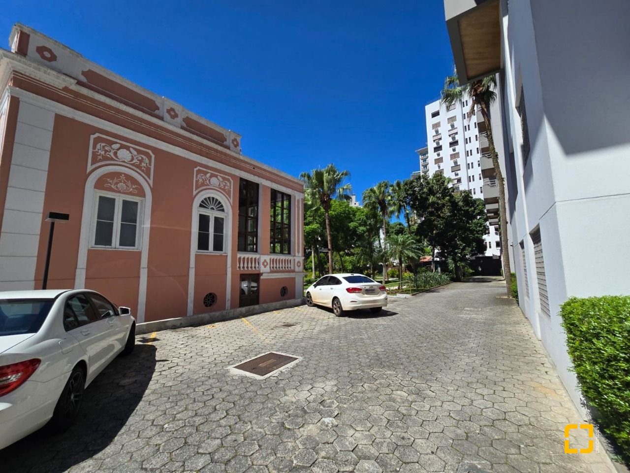 Apartamento com 166m², 6 quartos (sendo 2 suítes), 2 garagens, no bairro Agronômica em Florianópolis