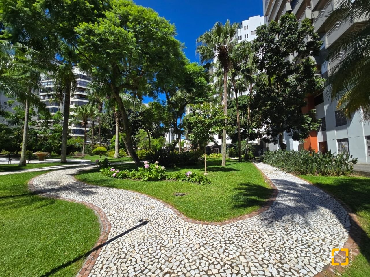 Apartamento com 166m², 6 quartos (sendo 2 suítes), 2 garagens, no bairro Agronômica em Florianópolis