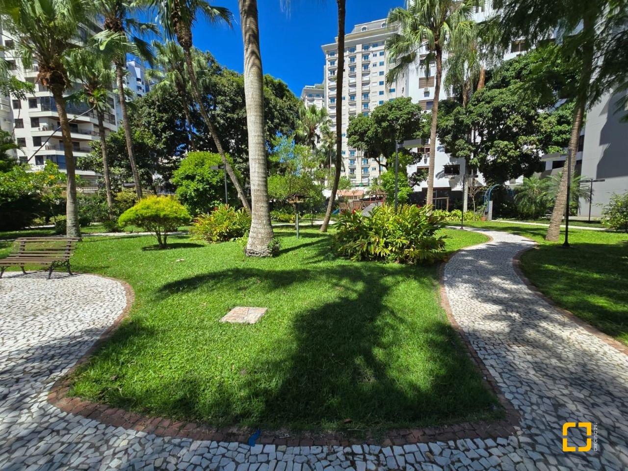 Apartamento com 166m², 6 quartos (sendo 2 suítes), 2 garagens, no bairro Agronômica em Florianópolis