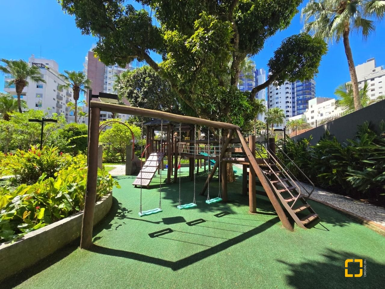 Apartamento com 166m², 6 quartos (sendo 2 suítes), 2 garagens, no bairro Agronômica em Florianópolis