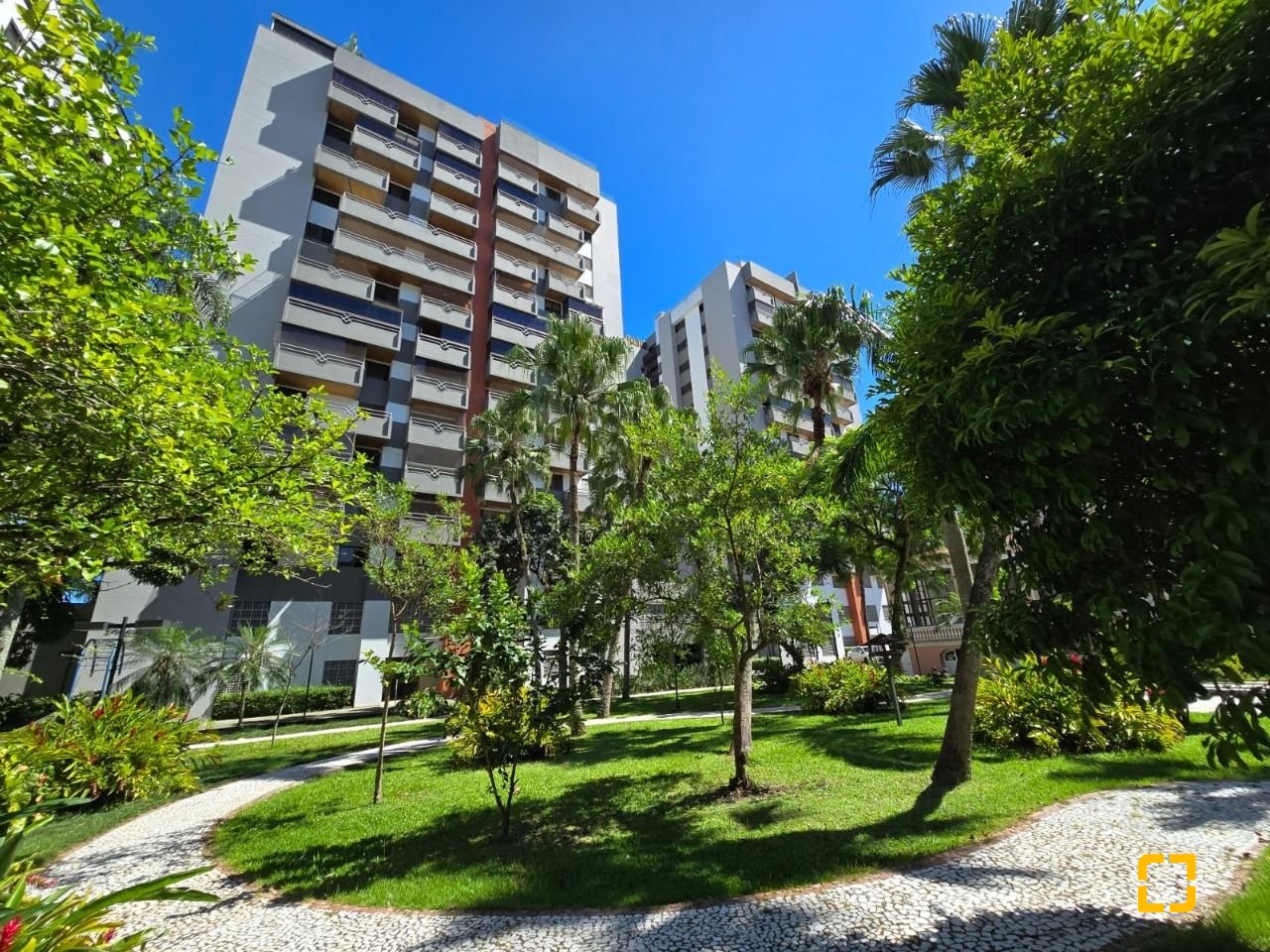 Apartamento com 166m², 6 quartos (sendo 2 suítes), 2 garagens, no bairro Agronômica em Florianópolis