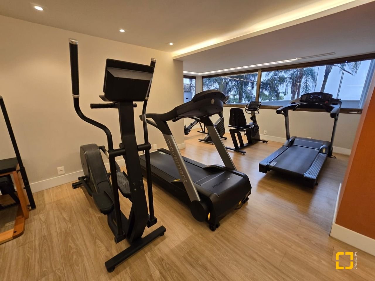 Apartamento com 166m², 6 quartos (sendo 2 suítes), 2 garagens, no bairro Agronômica em Florianópolis