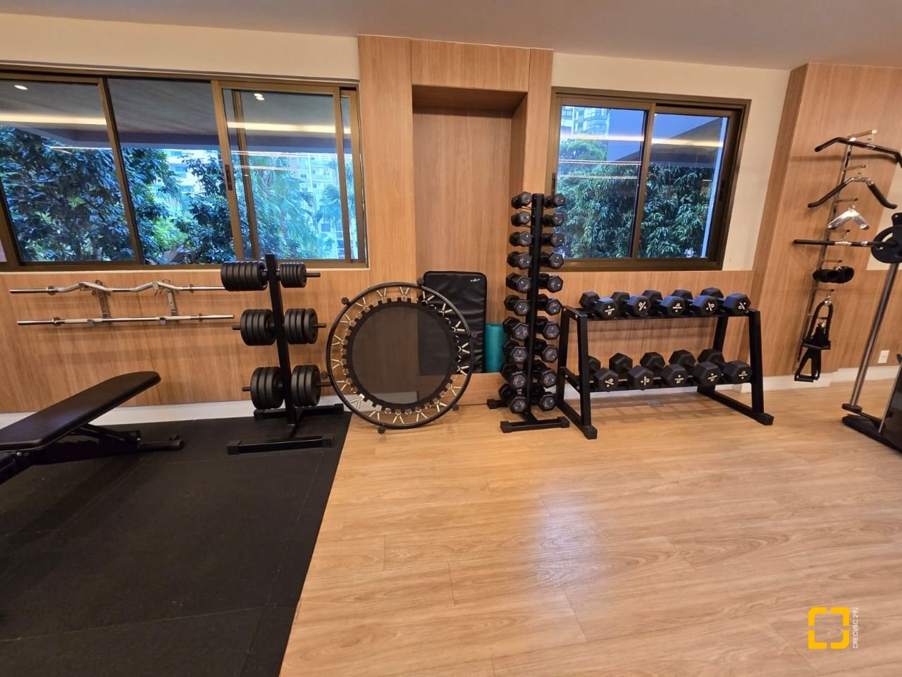 Apartamento com 166m², 6 quartos (sendo 2 suítes), 2 garagens, no bairro Agronômica em Florianópolis