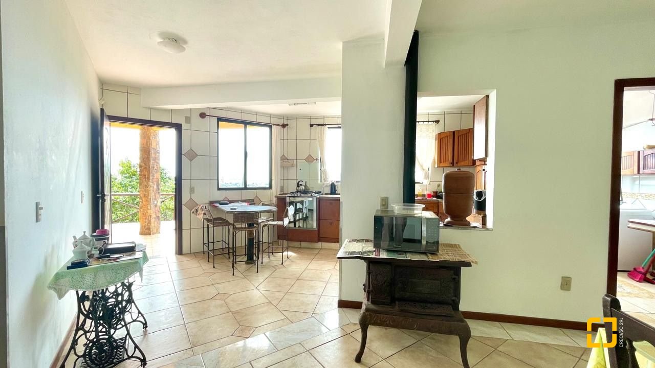 Casa com 458m², 4 quartos, no bairro Vargem do Bom Jesus em Florianópolis