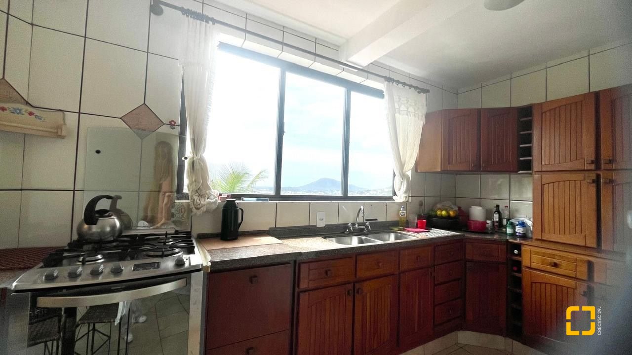 Casa com 458m², 4 quartos, no bairro Vargem do Bom Jesus em Florianópolis