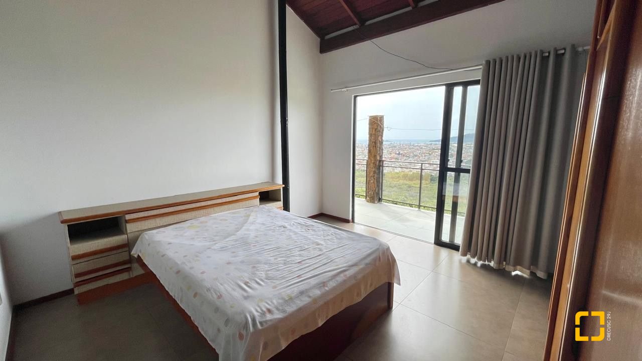 Casa com 458m², 4 quartos, no bairro Vargem do Bom Jesus em Florianópolis
