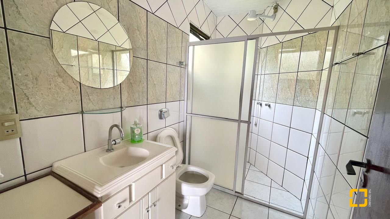 Casa com 458m², 4 quartos, no bairro Vargem do Bom Jesus em Florianópolis
