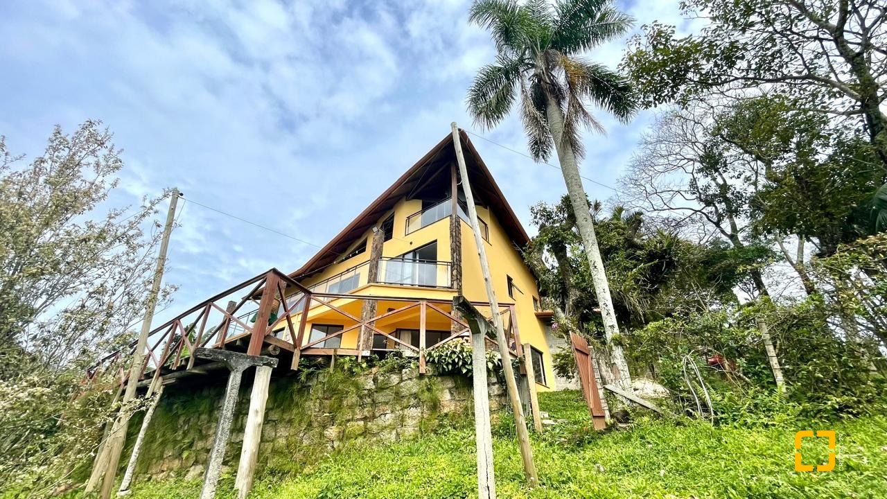 Casa com 458m², 4 quartos, no bairro Vargem do Bom Jesus em Florianópolis