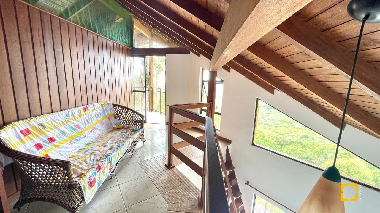 Casa com 458m², 4 quartos, no bairro Vargem do Bom Jesus em Florianópolis