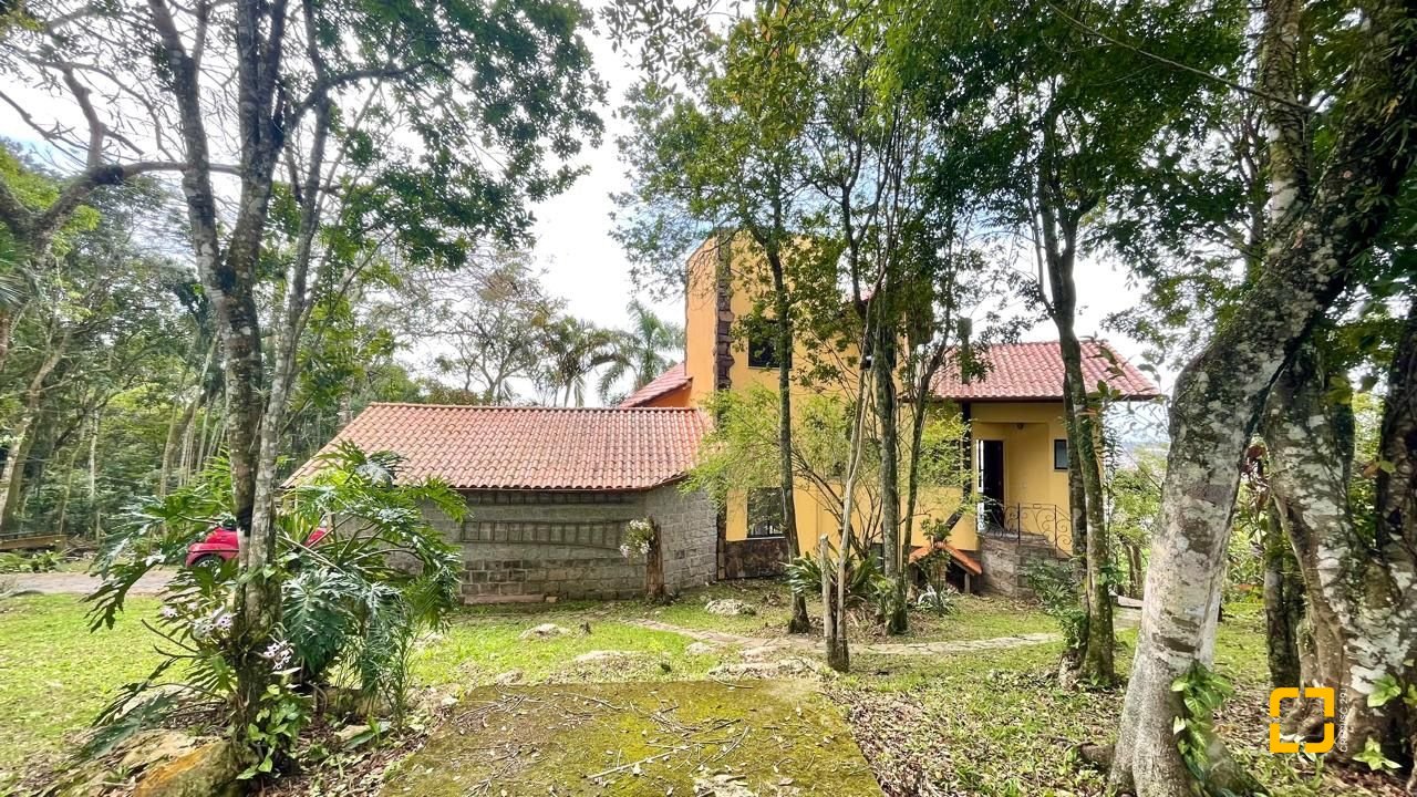 Casa com 458m², 4 quartos, no bairro Vargem do Bom Jesus em Florianópolis