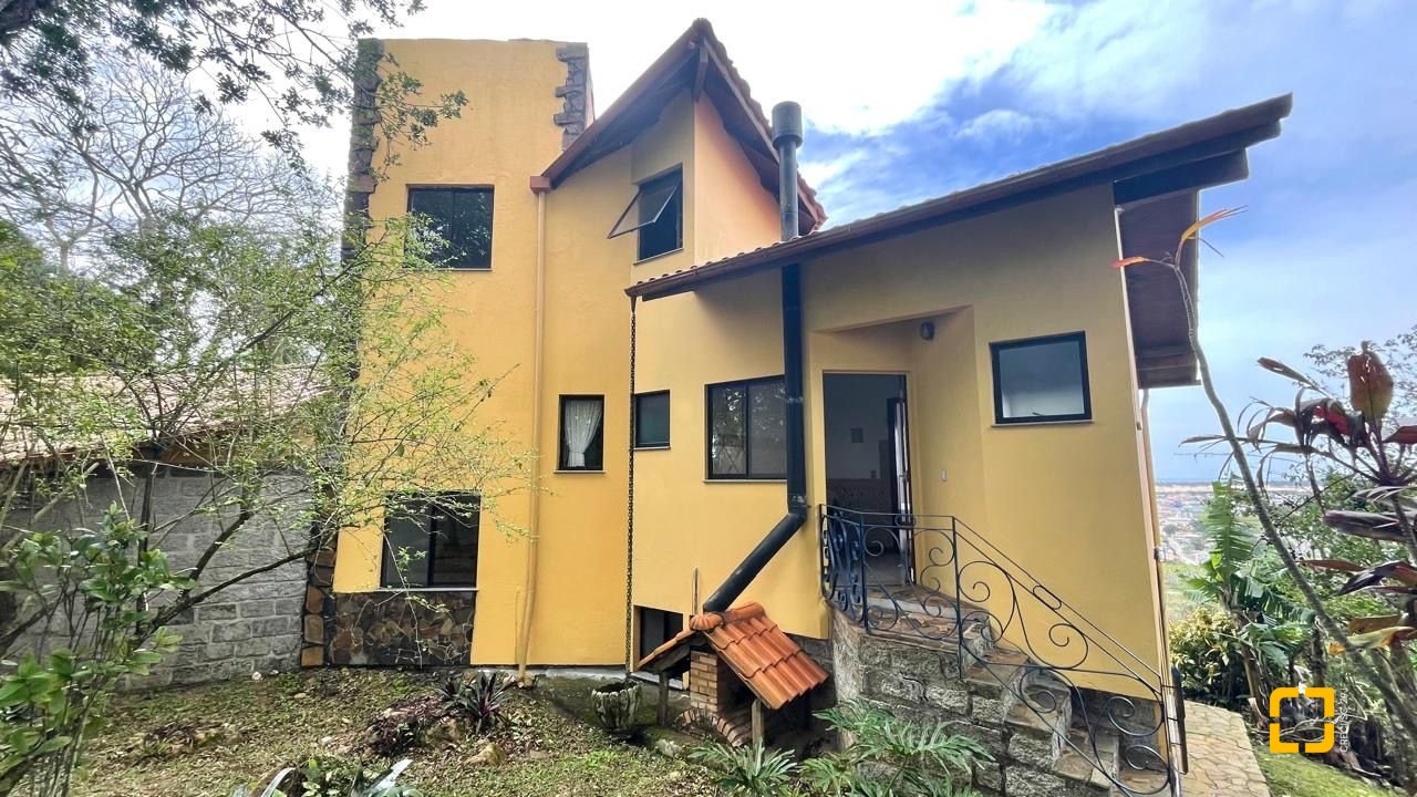 Casa com 458m², 4 quartos, no bairro Vargem do Bom Jesus em Florianópolis