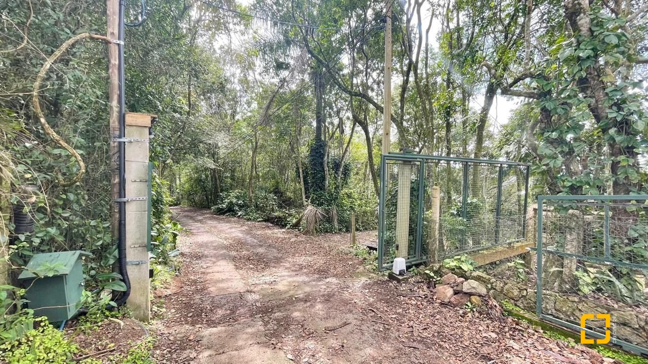 Casa com 458m², 4 quartos, no bairro Vargem do Bom Jesus em Florianópolis