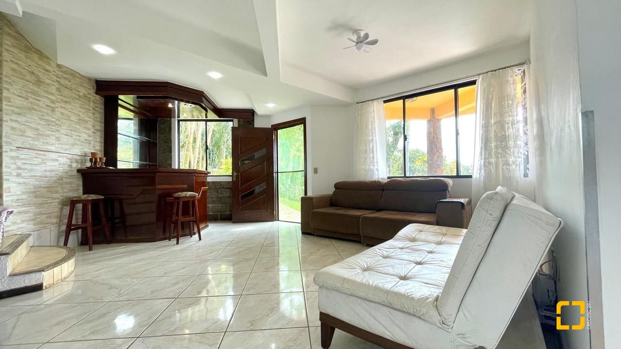 Casa com 458m², 4 quartos, no bairro Vargem do Bom Jesus em Florianópolis