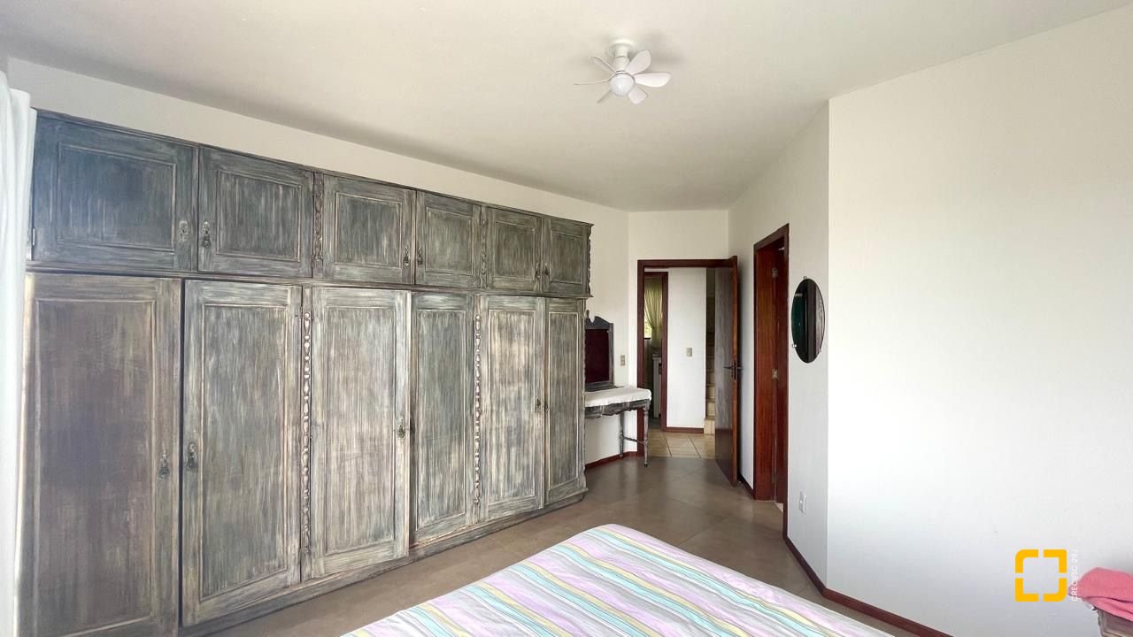 Casa com 458m², 4 quartos, no bairro Vargem do Bom Jesus em Florianópolis