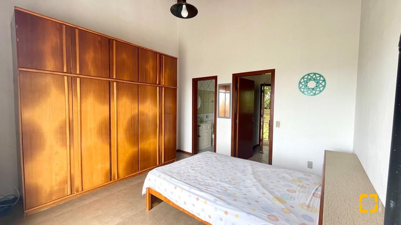 Casa com 458m², 4 quartos, no bairro Vargem do Bom Jesus em Florianópolis