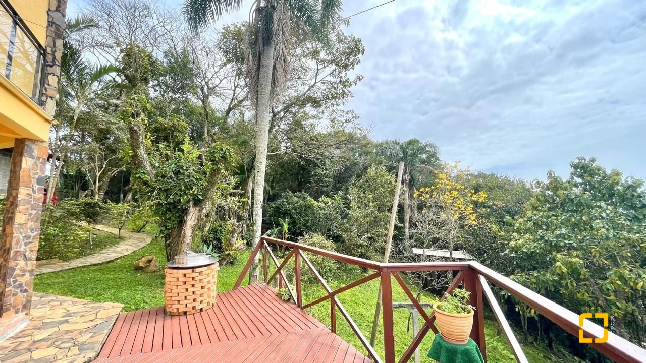 Casa com 458m², 4 quartos, no bairro Vargem do Bom Jesus em Florianópolis