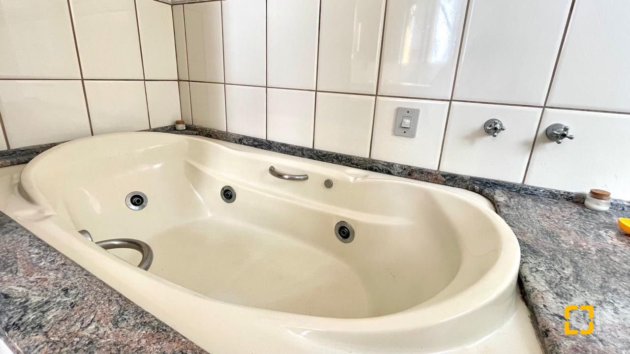 Casa com 458m², 4 quartos, no bairro Vargem do Bom Jesus em Florianópolis
