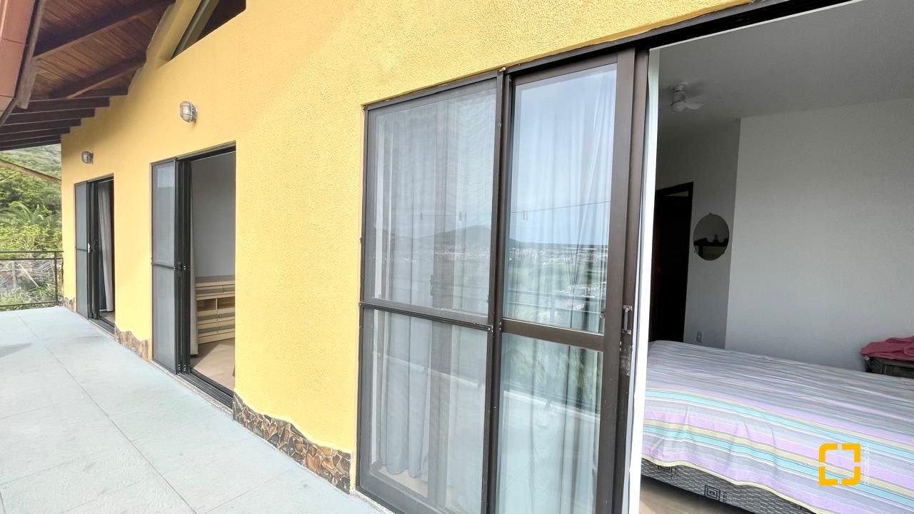 Casa com 458m², 4 quartos, no bairro Vargem do Bom Jesus em Florianópolis