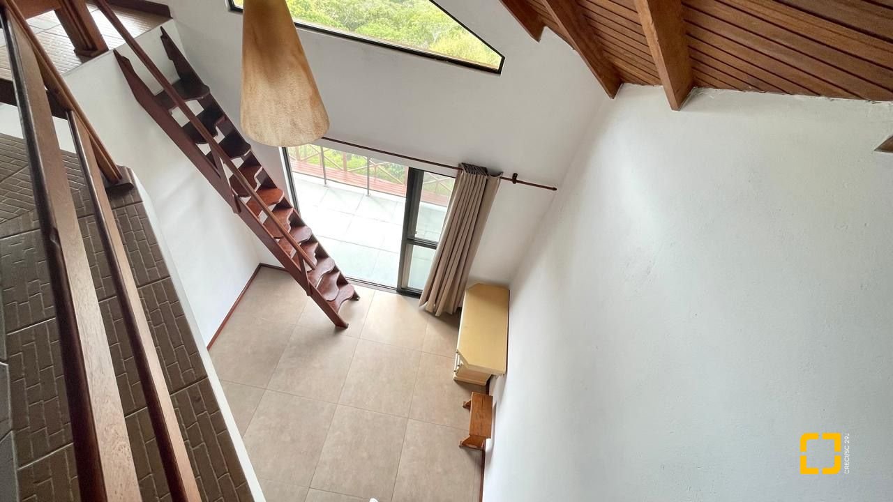Casa com 458m², 4 quartos, no bairro Vargem do Bom Jesus em Florianópolis