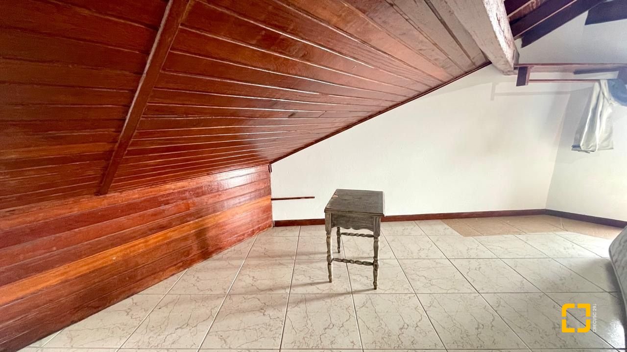 Casa com 458m², 4 quartos, no bairro Vargem do Bom Jesus em Florianópolis