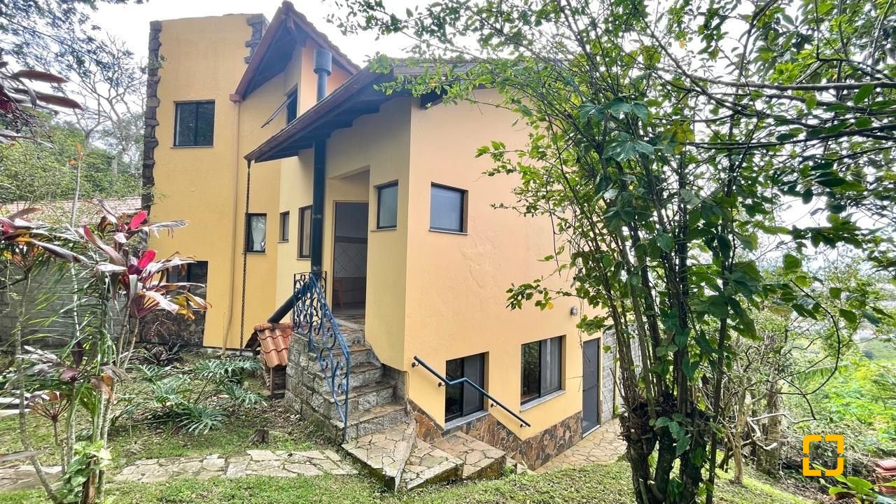 Casa com 458m², 4 quartos, no bairro Vargem do Bom Jesus em Florianópolis