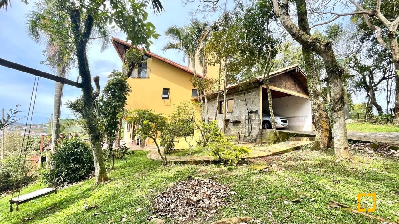 Casa com 458m², 4 quartos, no bairro Vargem do Bom Jesus em Florianópolis