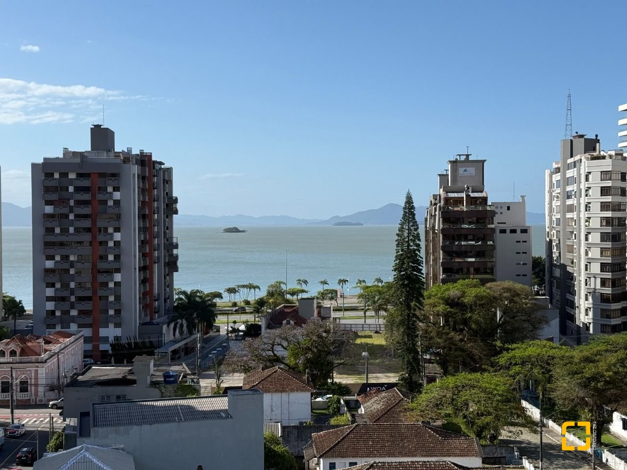 Apartamento com 65m², 3 quartos (sendo 1 suíte), 1 garagem, no bairro Beiramar em Florianópolis