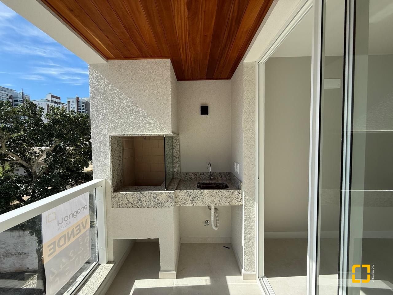 Apartamento com 65m², 3 quartos (sendo 1 suíte), 1 garagem, no bairro Beiramar em Florianópolis
