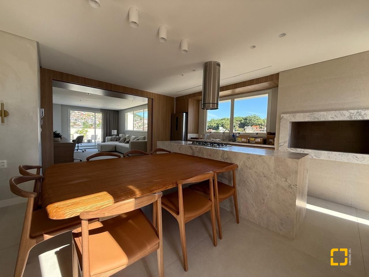 Apartamento com 65m², 3 quartos (sendo 1 suíte), 1 garagem, no bairro Beiramar em Florianópolis