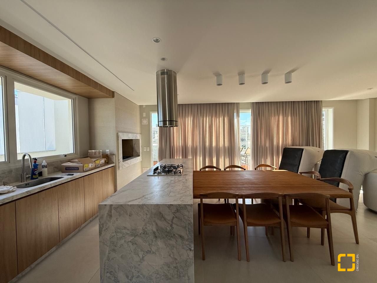 Apartamento com 65m², 3 quartos (sendo 1 suíte), 1 garagem, no bairro Beiramar em Florianópolis