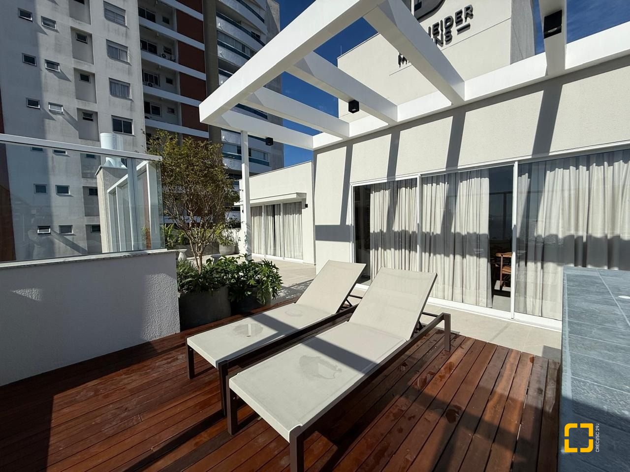 Apartamento com 65m², 3 quartos (sendo 1 suíte), 1 garagem, no bairro Beiramar em Florianópolis