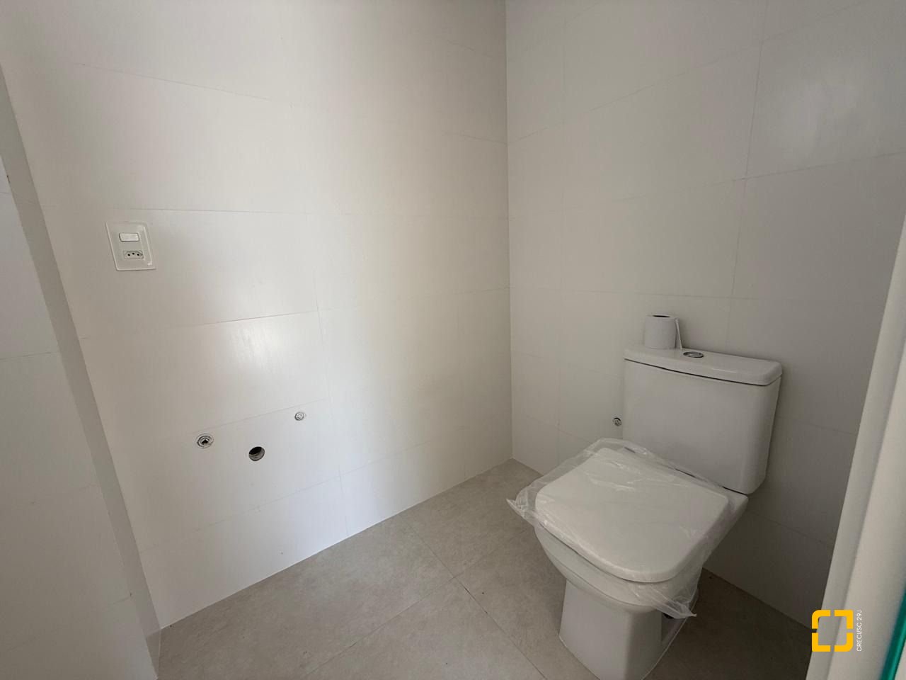 Apartamento com 65m², 3 quartos (sendo 1 suíte), 1 garagem, no bairro Beiramar em Florianópolis