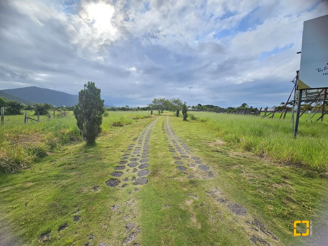 Terreno com 6431m², no bairro Campeche em Florianópolis